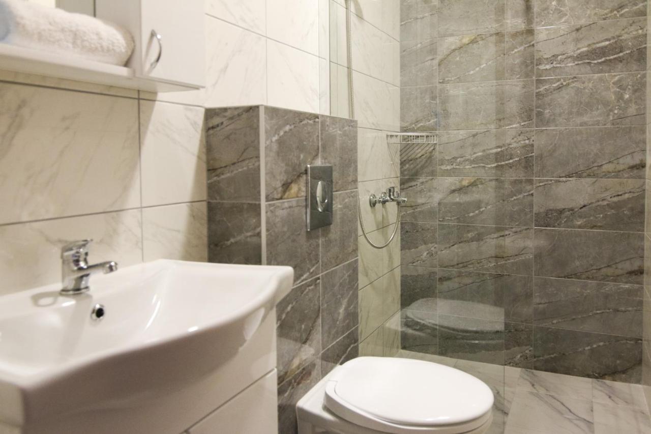 Viktorijini Konaci Apart otel Kremna Dış mekan fotoğraf